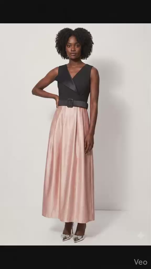 Vestido, Saia longa rosa acetinada